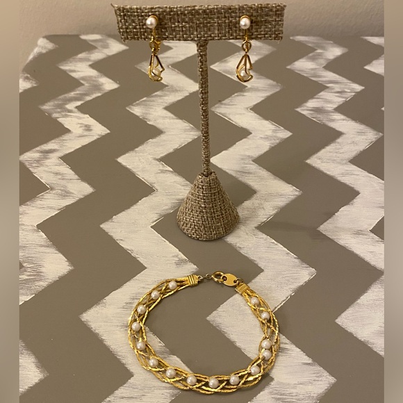 Avon Jewelry - Vintage Pearl & Gold-Tone Lattice Bracelet – Avon SP & Screw Back Pearl Earrings